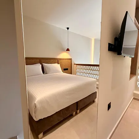 Hotel Aethra